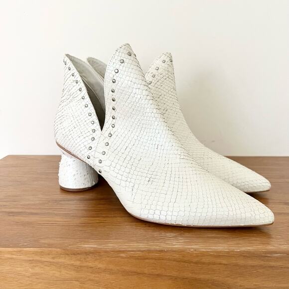 Vicson Jane Leather Silver Stud Pointed Toe Ankle Boots White Women's Size US 8 - Picture 4 of 10